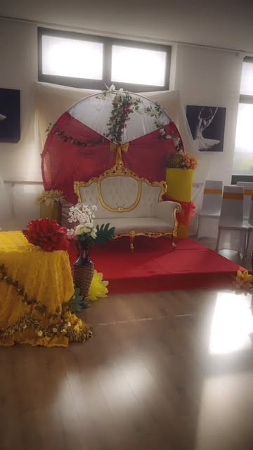 Angolo scenografico allestito per una festa a tema